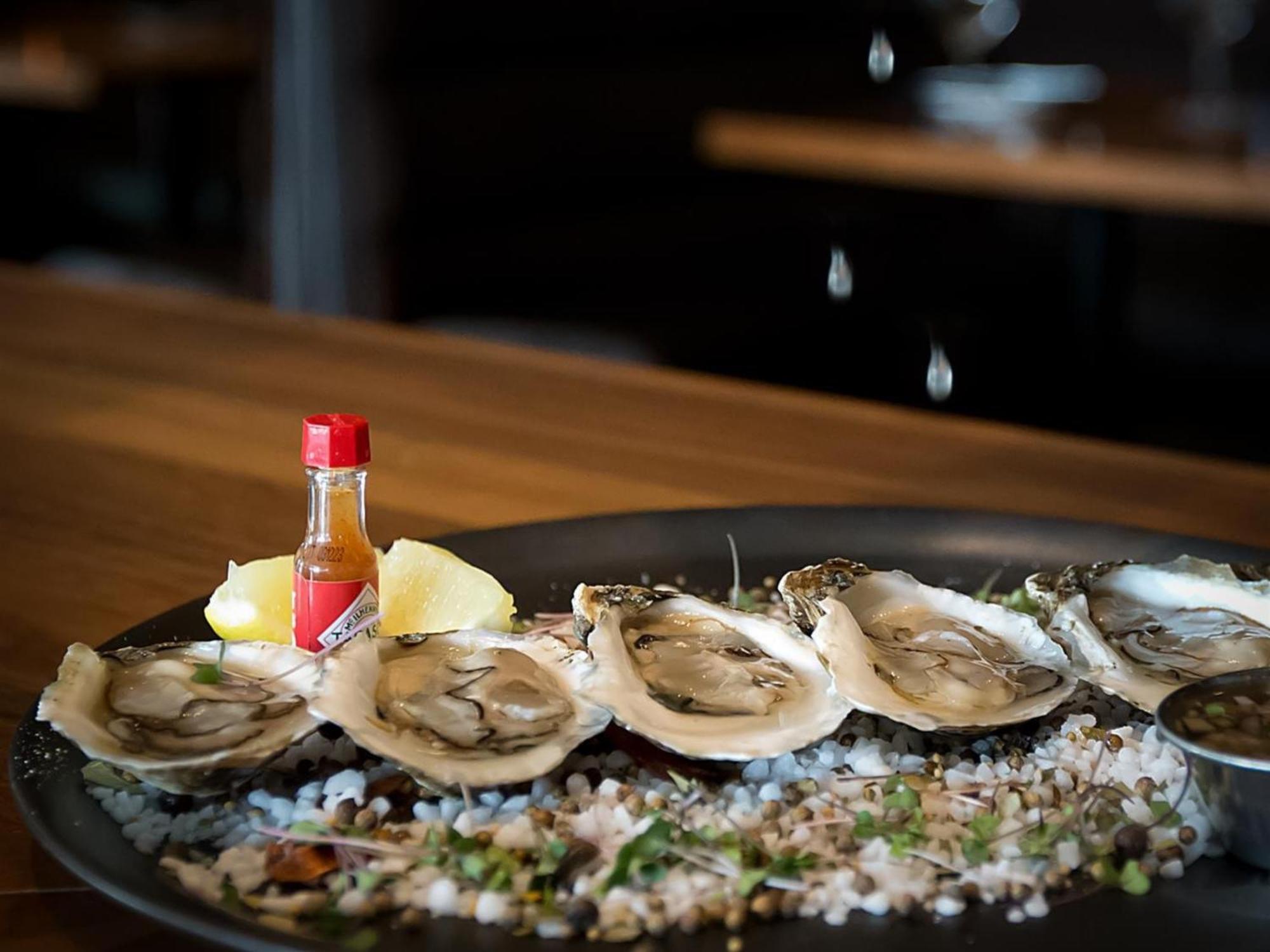 Otl Gouverneur Chicoutimi Dış mekan fotoğraf Oysters on the half shell