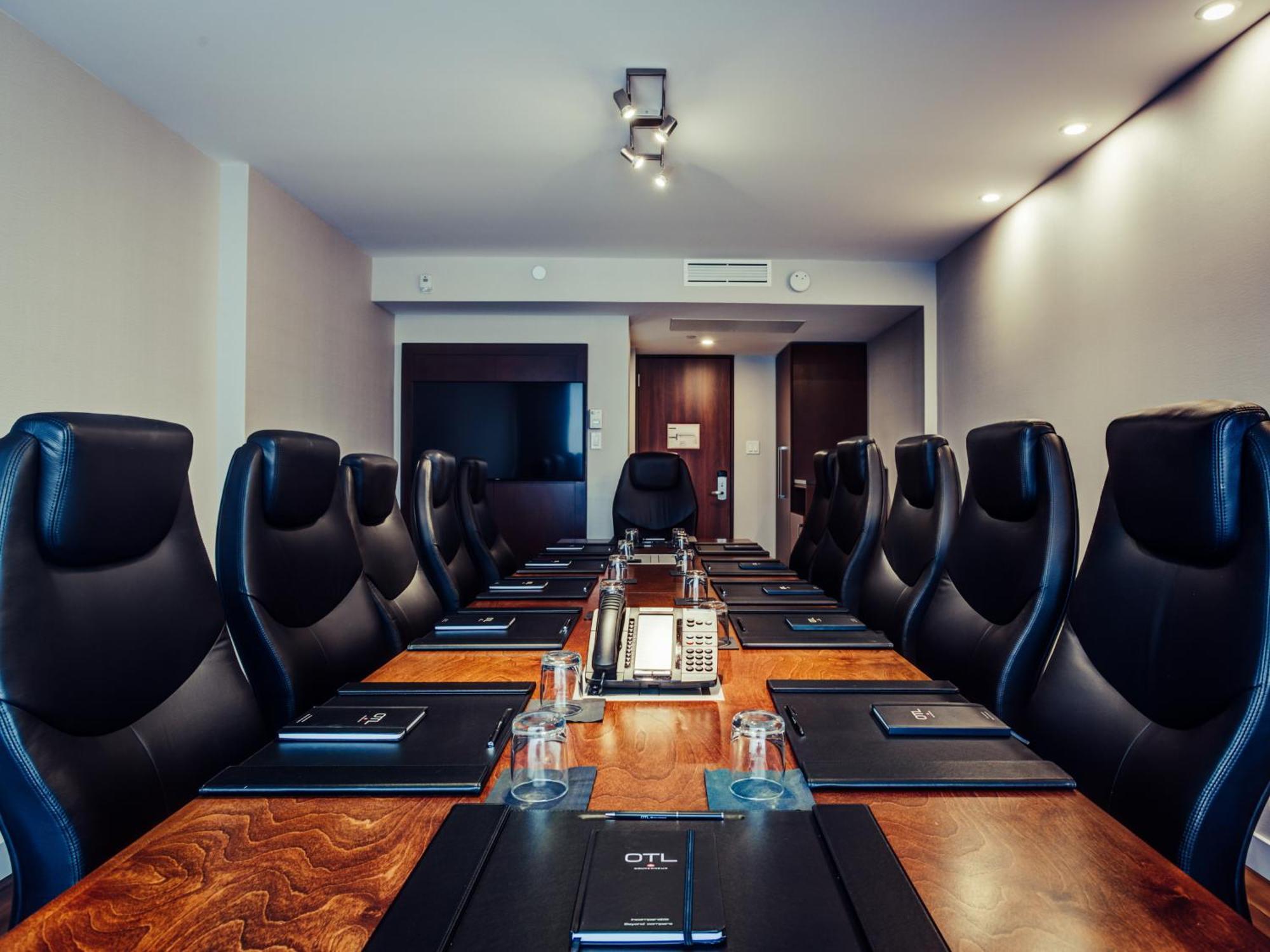 Otl Gouverneur Chicoutimi Dış mekan fotoğraf Boardroom at the OTL