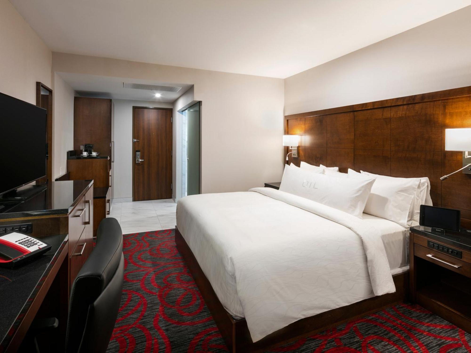 Otl Gouverneur Chicoutimi Dış mekan fotoğraf A guest room at the hotel